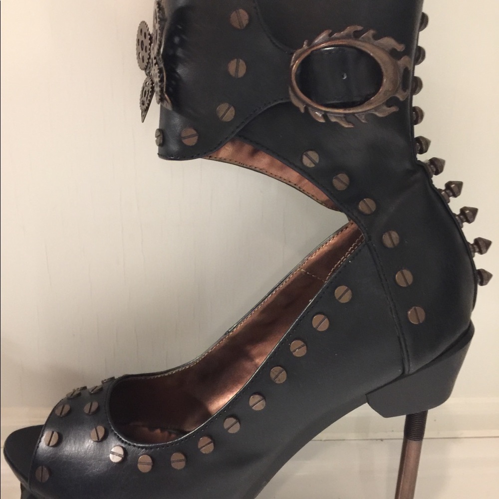 Shoes - Picture 3 of 3